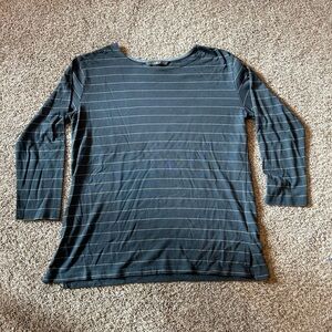 Free Fly Dusty Blue Striped 3/4 sleeve crewneck. Bamboo blend. Med. EUC. Outdoor